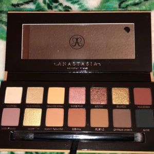 Soft Glam ABH Palette